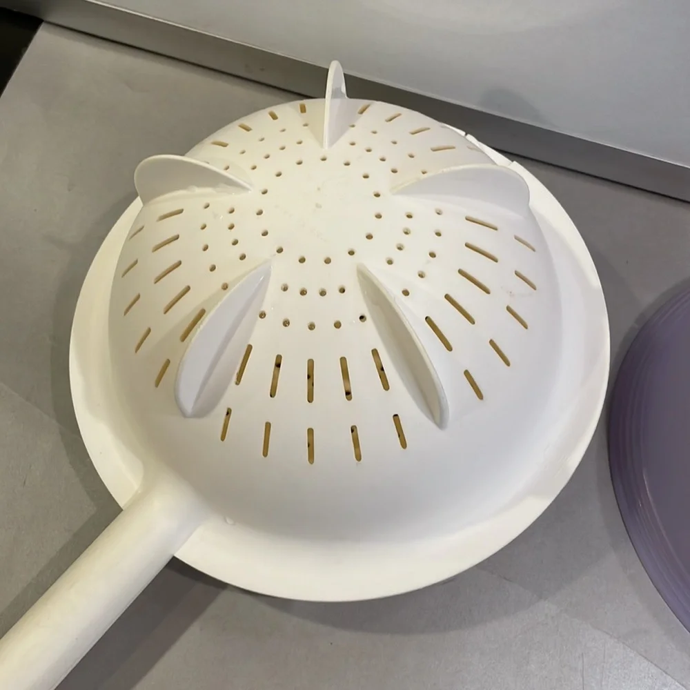 Tupperware colanders (2)